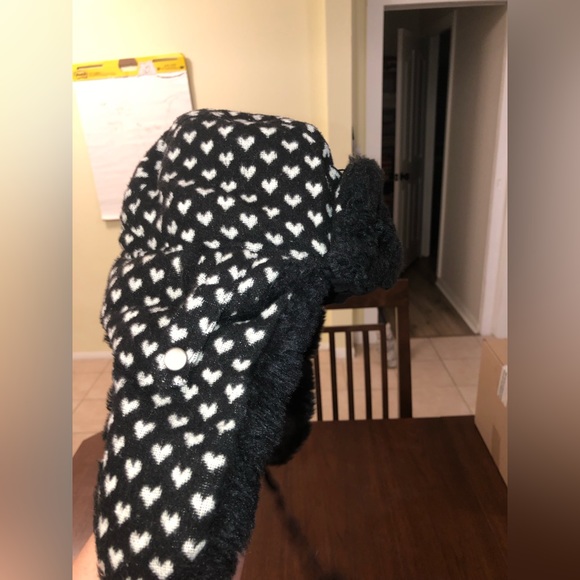 Kids Black & White Heart Pattern Winter Tapper Hat - Picture 3 of 5